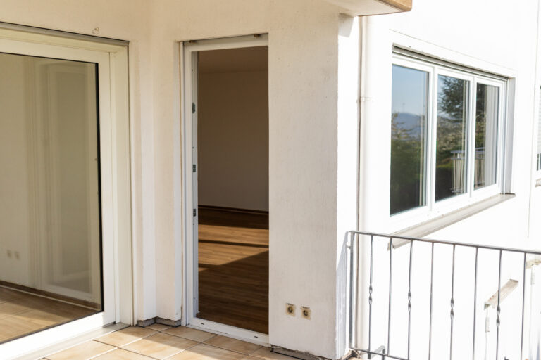 Attractive 3-room apartment with a balcony, perfect for shared living, in Vallendar’s “Gartenstadt” neighborhood, with the Rhine Valley at your feet—available starting August 1, 2026! - Bild 4
