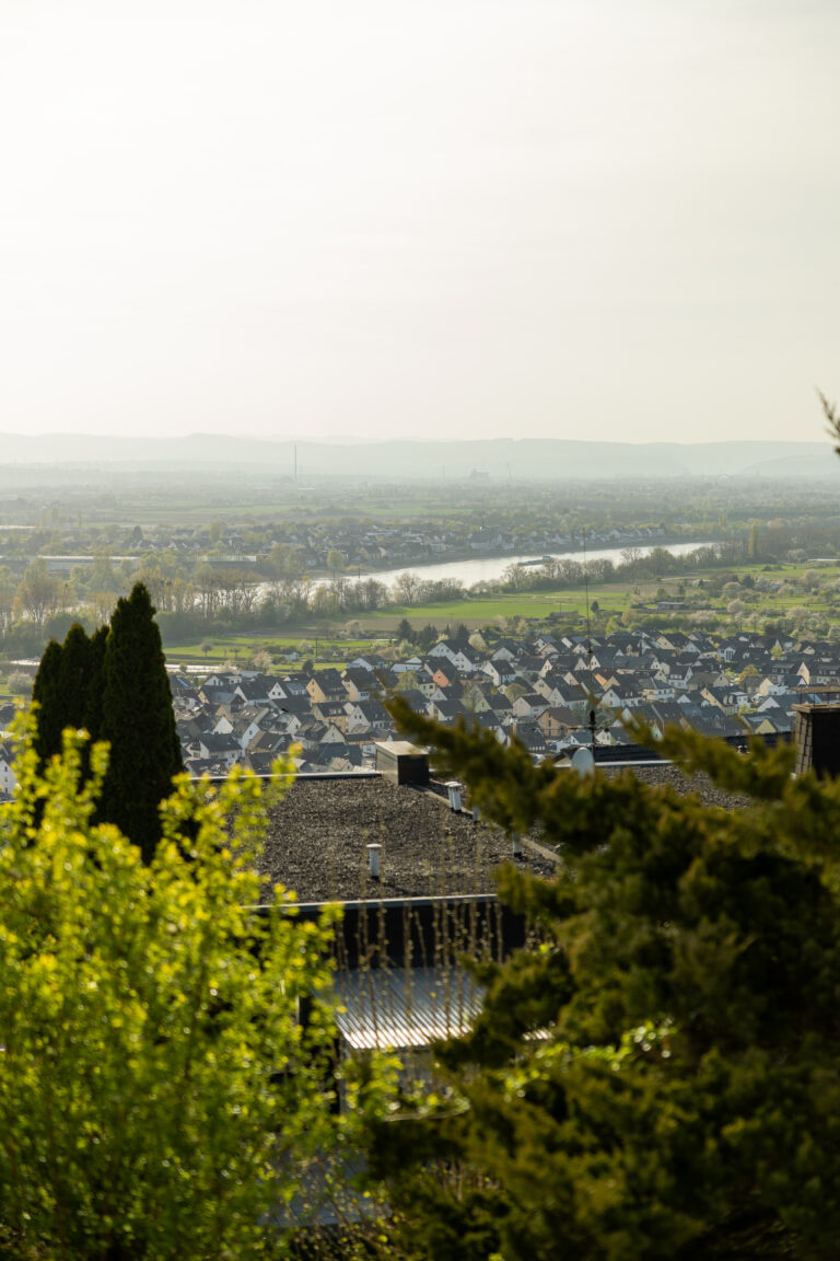 Attractive 3-room apartment with a balcony, perfect for shared living, in Vallendar’s “Gartenstadt” neighborhood, with the Rhine Valley at your feet—available starting August 1, 2026! - Bild 3