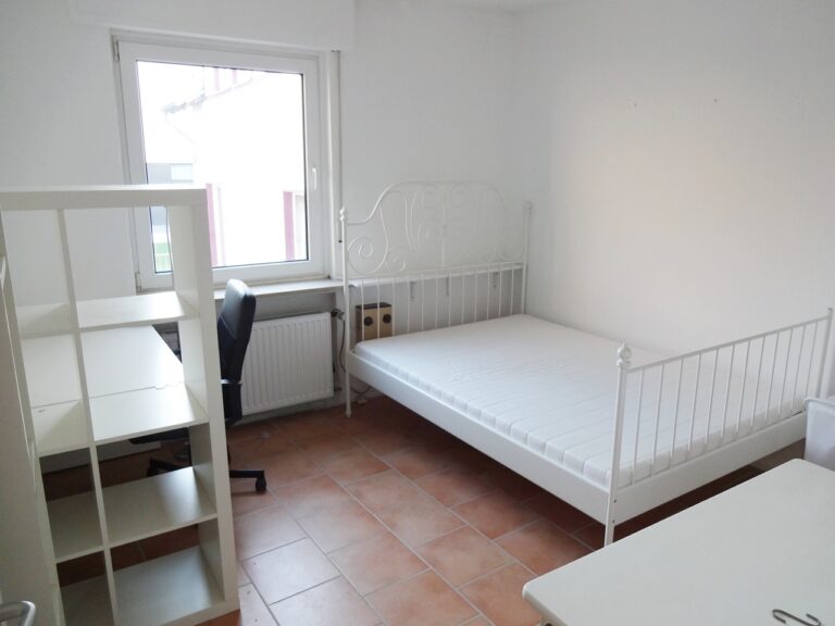 1ZKB, Apt. 7, 32 square meters, 200 meters from campus, 300 € + 120 € utilities + electricity - Bild 1