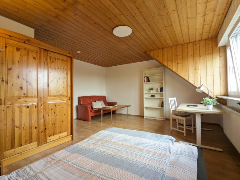Spacious rooms, quiet location, close to WHU - Bild 2