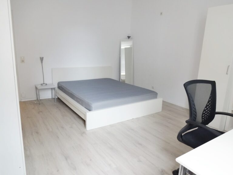 3-person shared apartment, 200 meters from campus, 105 square meters, 1,000 KM + 250 NK + electricity - Bild 6