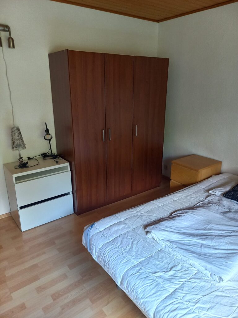 Möblierte 75qm Nichtraucher Dachgeschoss-Wohnung Nähe WHU - Bild 10