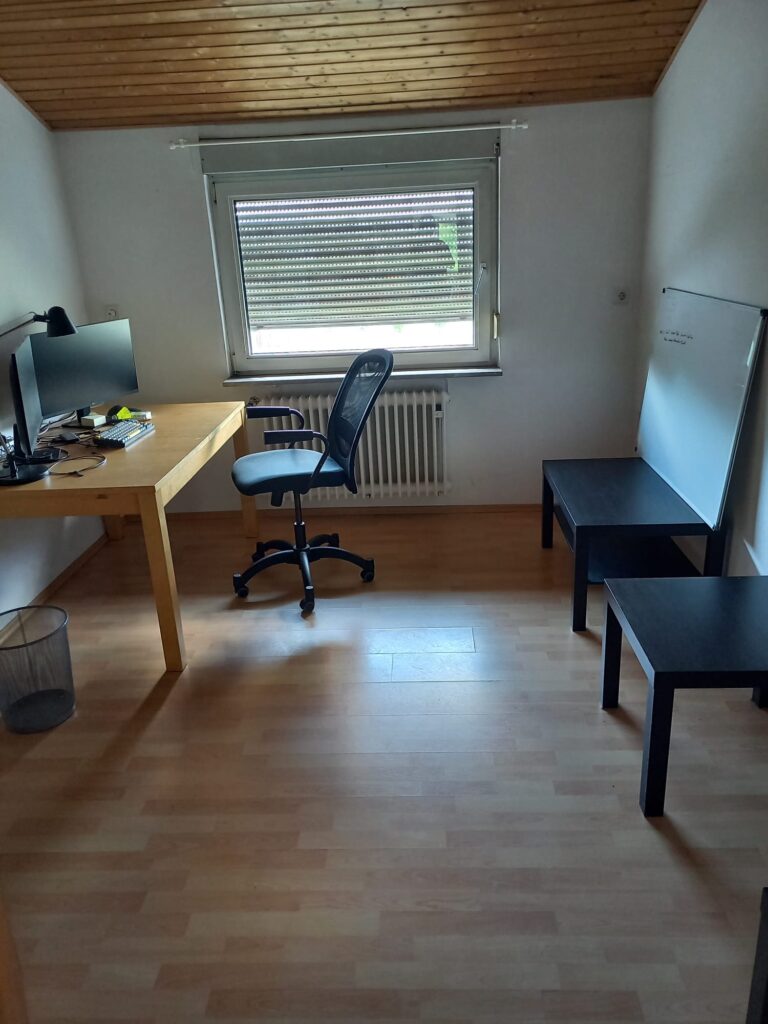 Möblierte 75qm Nichtraucher Dachgeschoss-Wohnung Nähe WHU - Bild 6