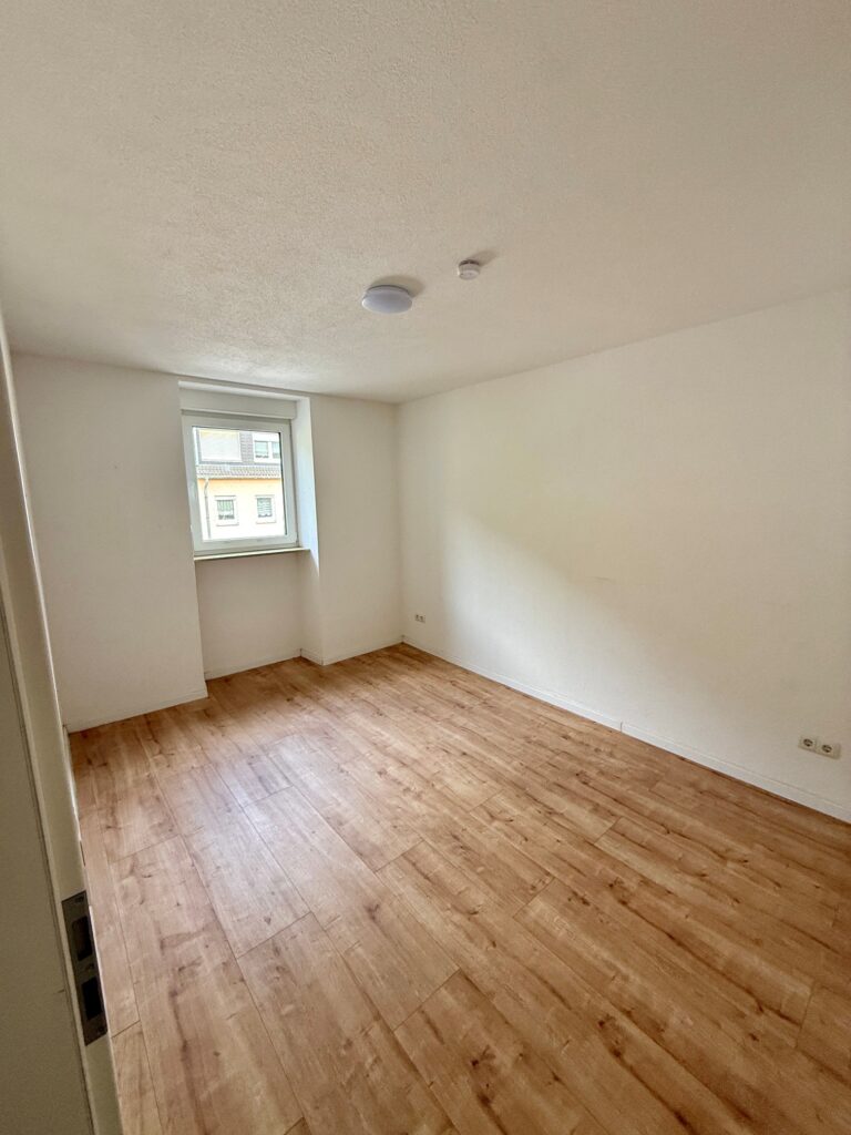 Kernsanierte 3-Zimmer-Wohnung in Vallendar – für 2er- oder 3er-WG, Klima in jedem Zimmer, Balkon & Galerie - Bild 4