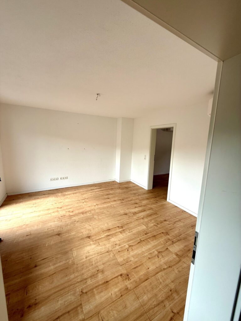 Kernsanierte 3-Zimmer-Wohnung in Vallendar – für 2er- oder 3er-WG, Klima in jedem Zimmer, Balkon & Galerie - Bild 5